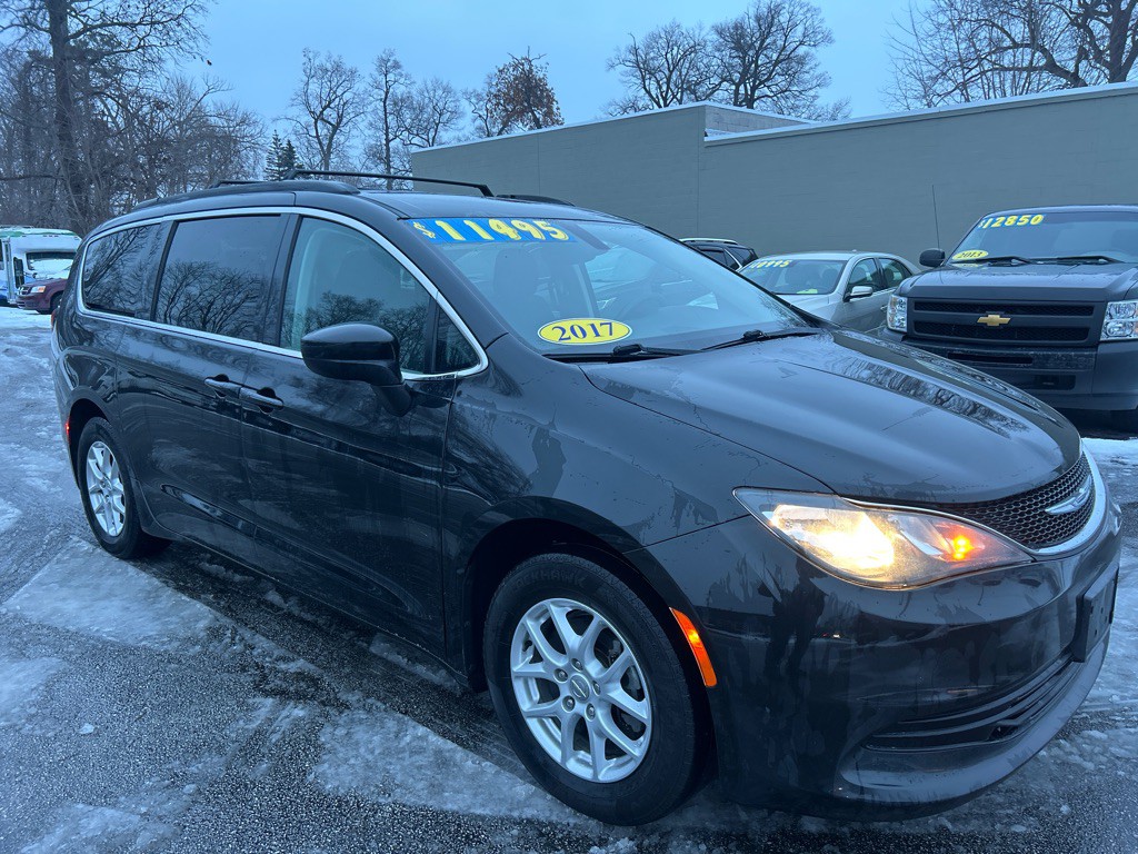 2017 Chrysler Pacifica Image 8