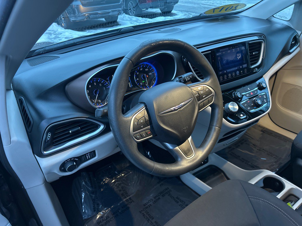 2017 Chrysler Pacifica Image 10