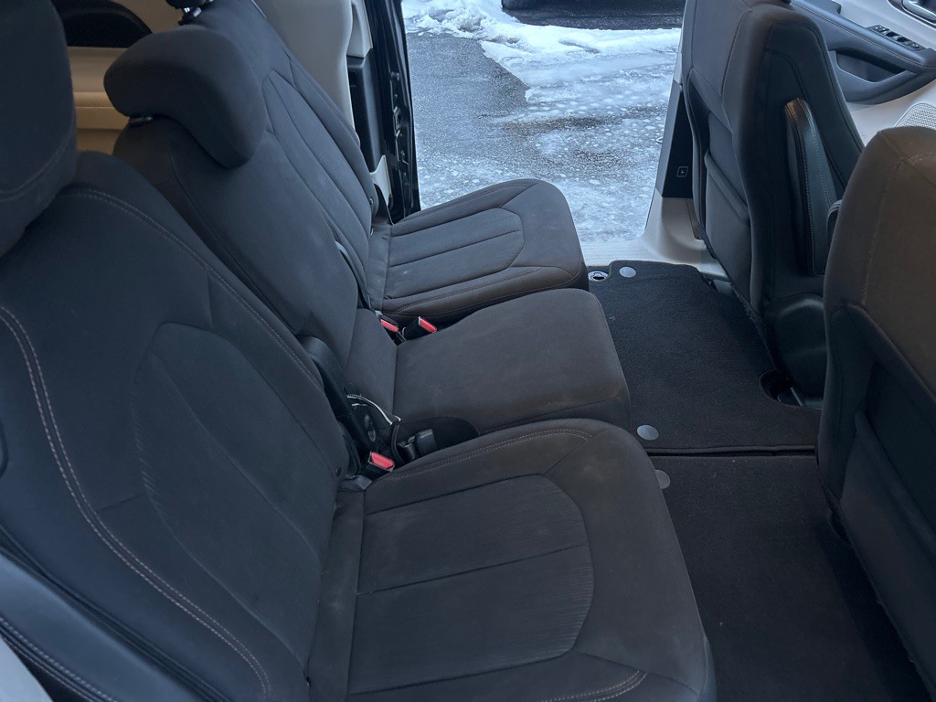 2017 Chrysler Pacifica Image 18