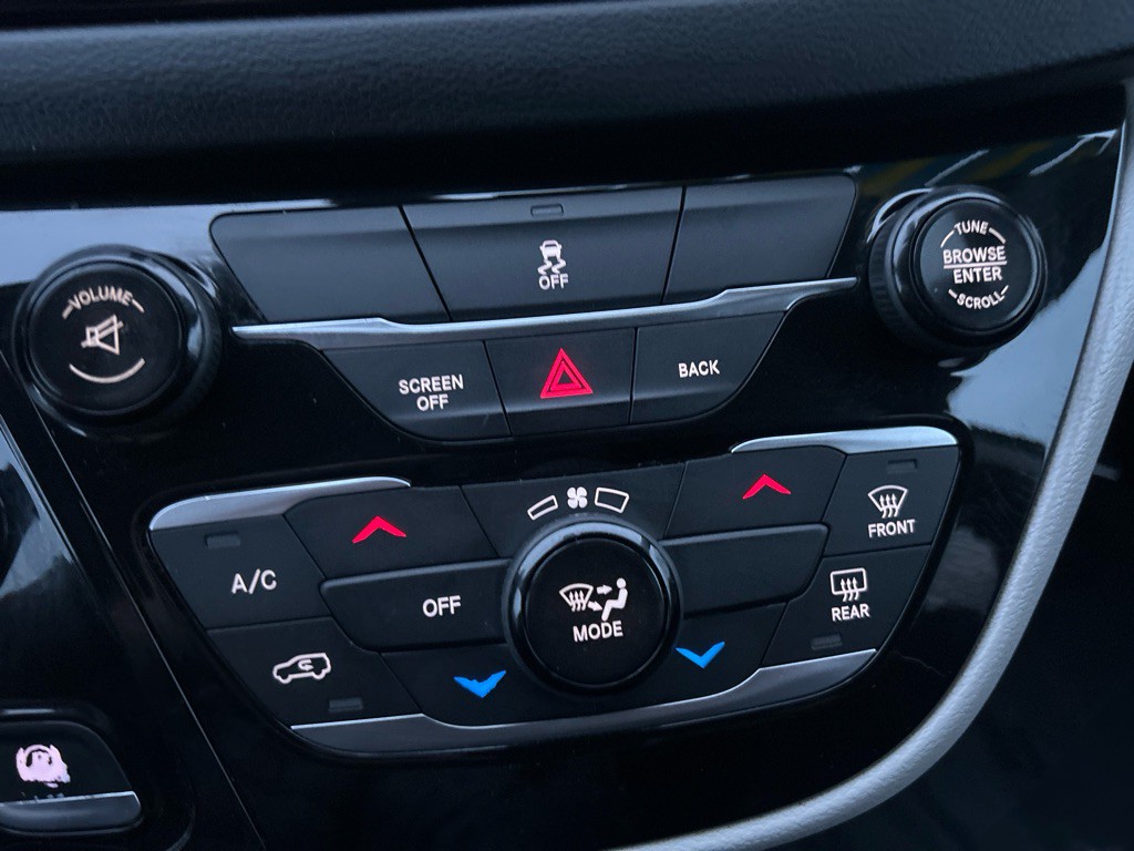 2017 Chrysler Pacifica Image 25