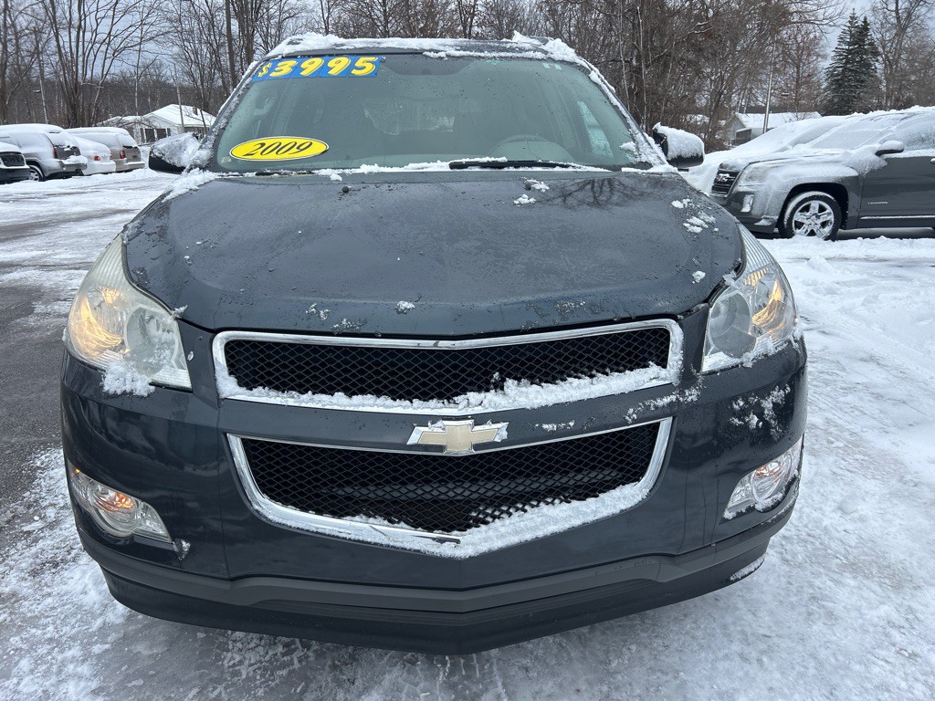 2009 Chevrolet Traverse Image 2