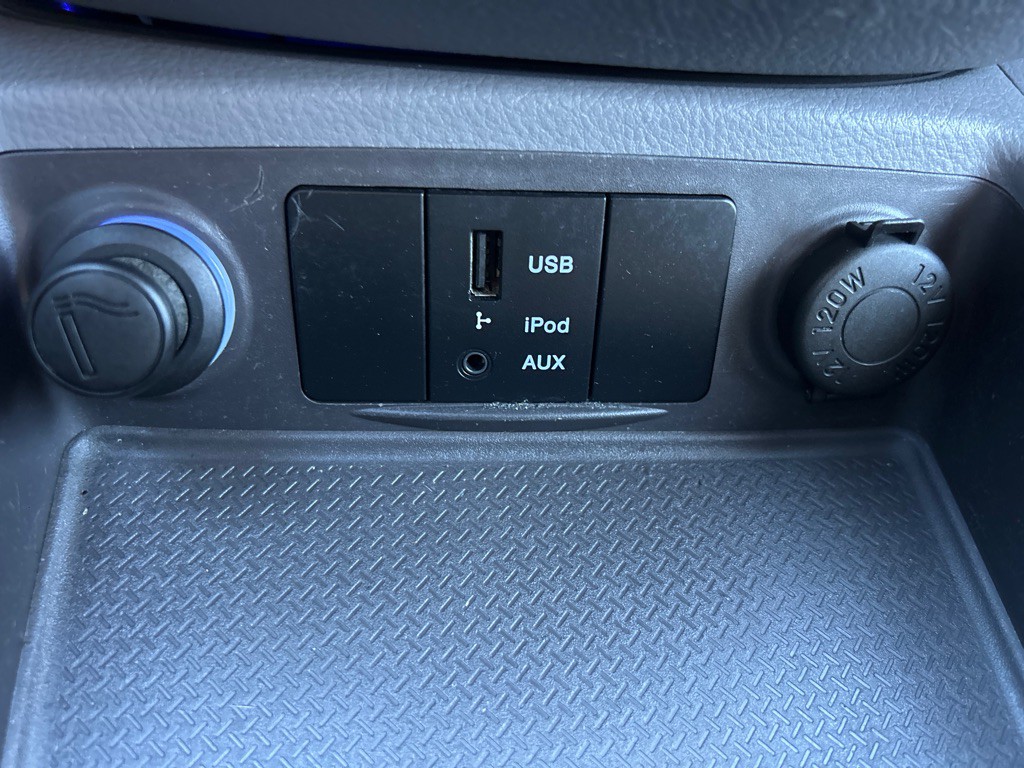 2012 Hyundai Santa Fe Image 23