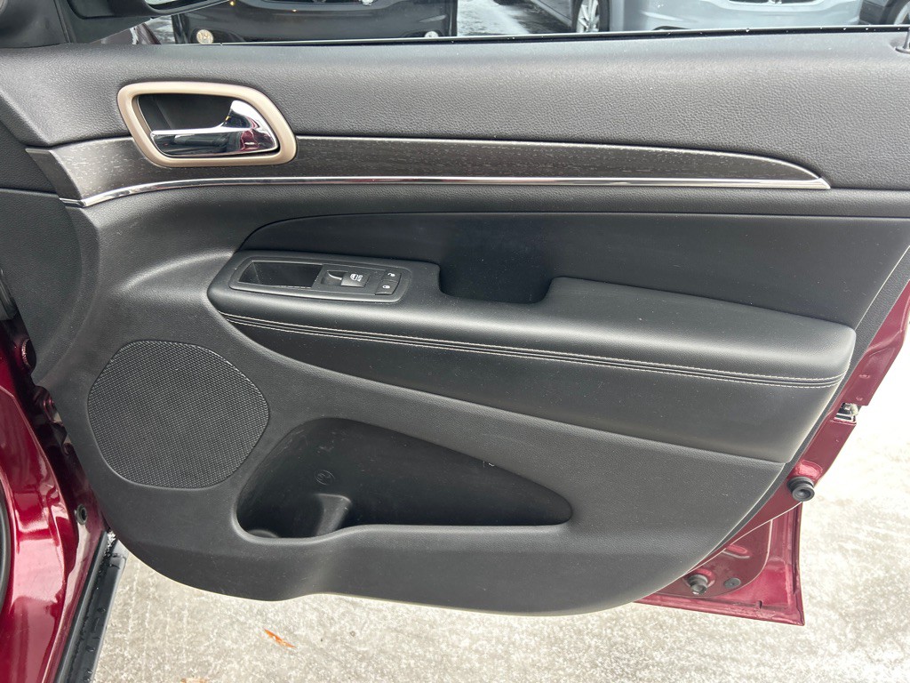 2017 Jeep Grand Cherokee Image 14