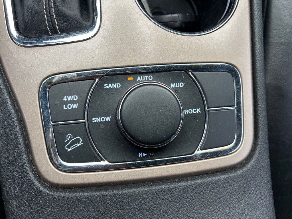 2017 Jeep Grand Cherokee Image 24