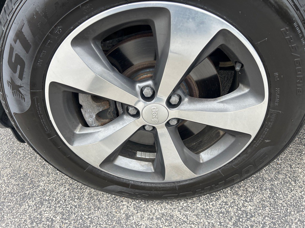 2019 Jeep Cherokee Image 8