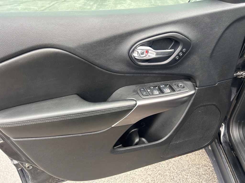 2019 Jeep Cherokee Image 11