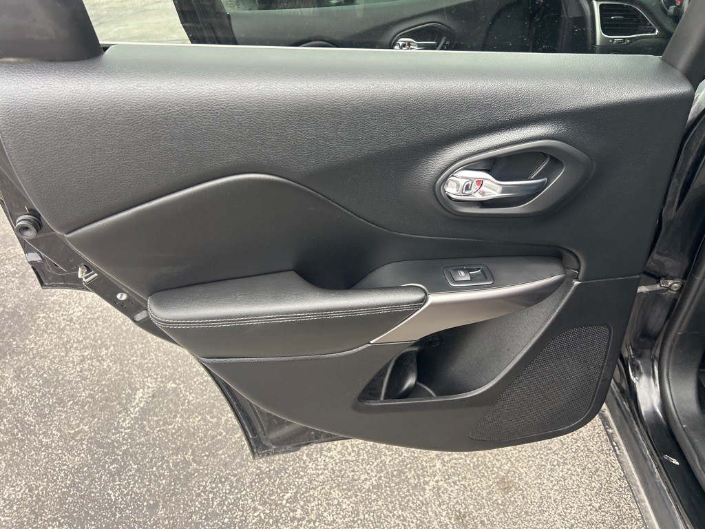 2019 Jeep Cherokee Image 13