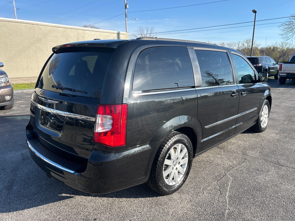 2014 Chrysler Town & Country Image 6