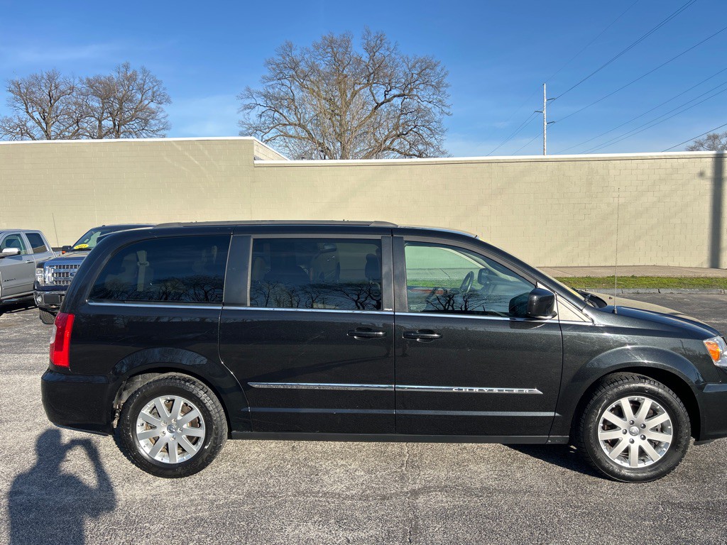 2014 Chrysler Town & Country Image 7