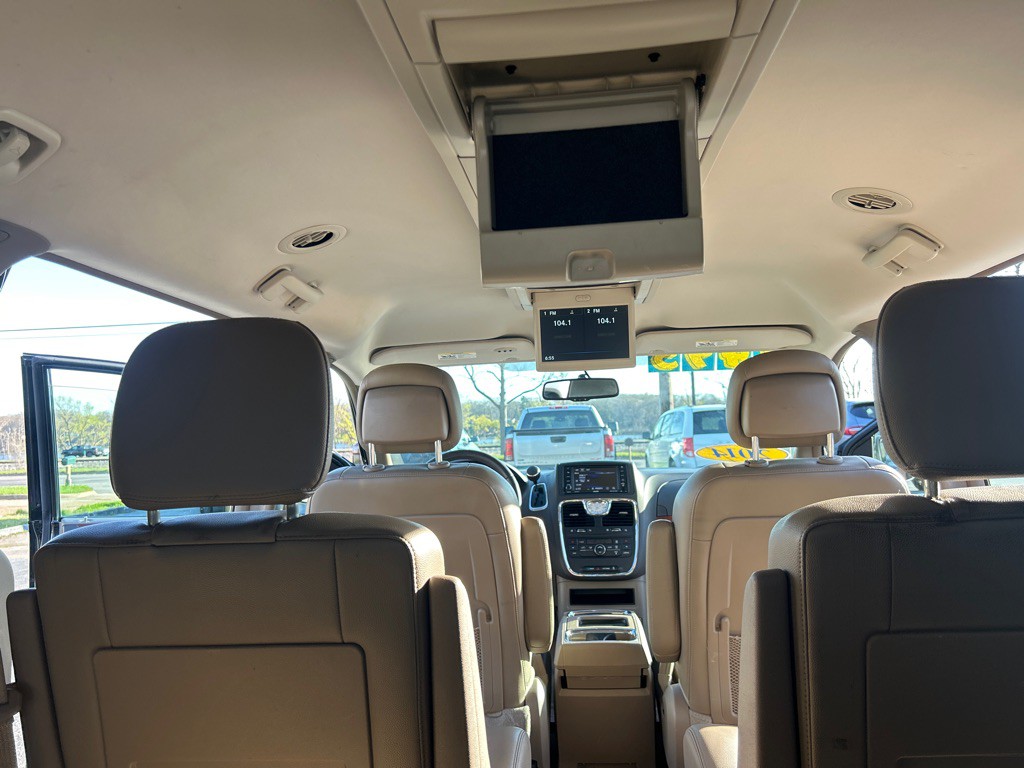 2014 Chrysler Town & Country Image 20