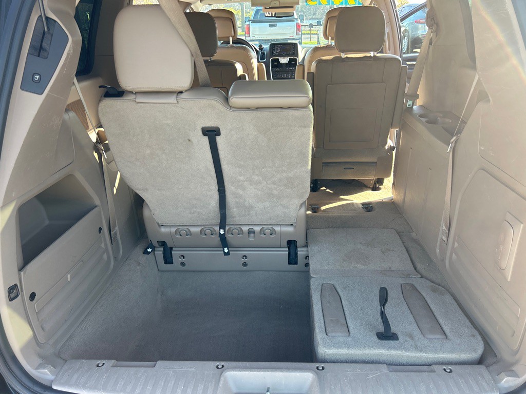 2014 Chrysler Town & Country Image 21