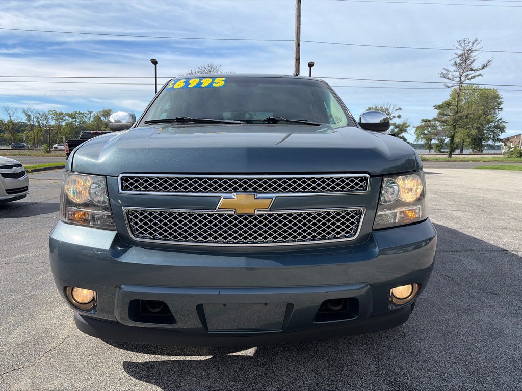 2010 Chevrolet Tahoe Image 2