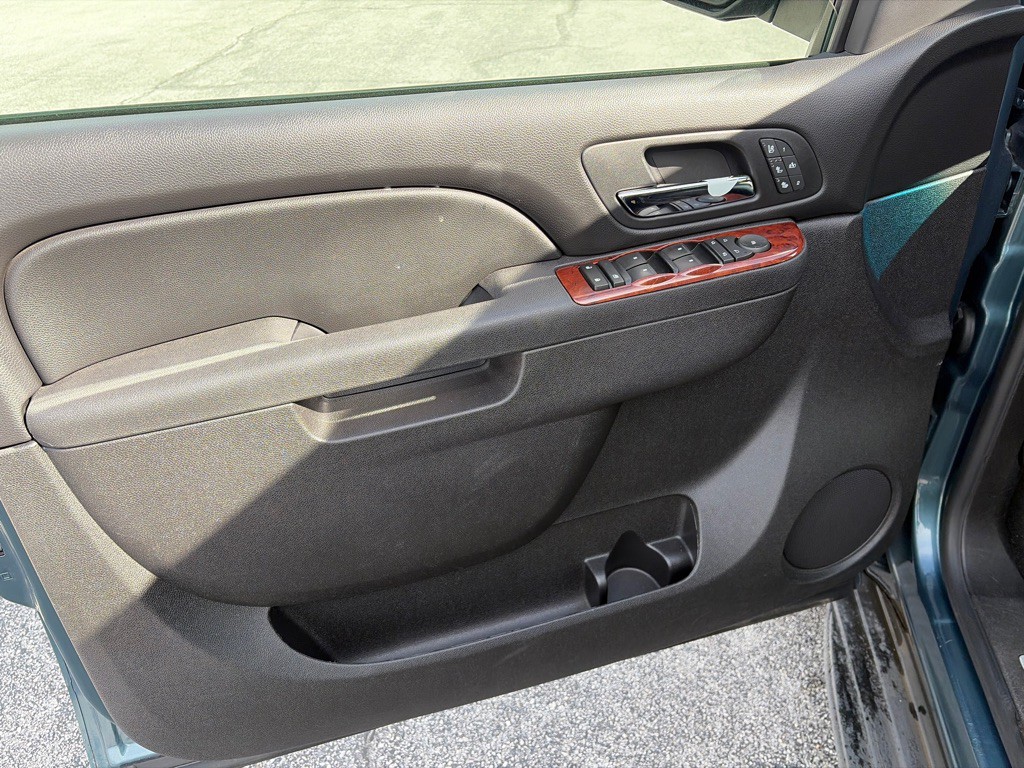 2010 Chevrolet Tahoe Image 12