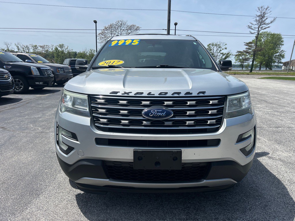 2017 Ford Explorer Image 2