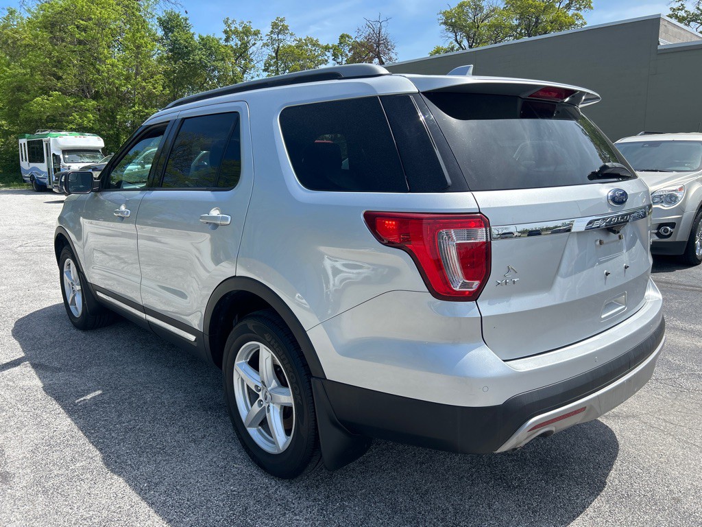 2017 Ford Explorer Image 4