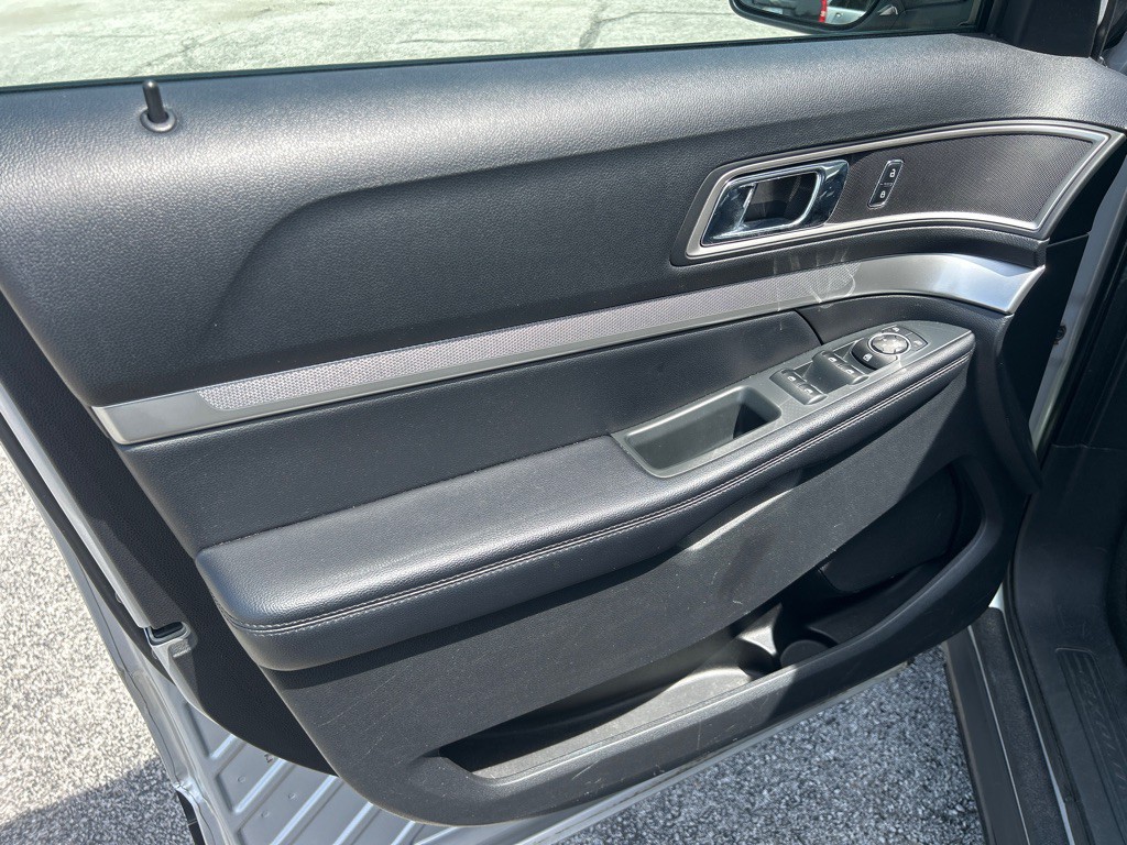 2017 Ford Explorer Image 12