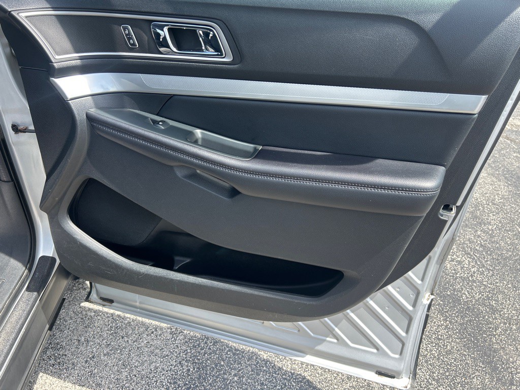 2017 Ford Explorer Image 16
