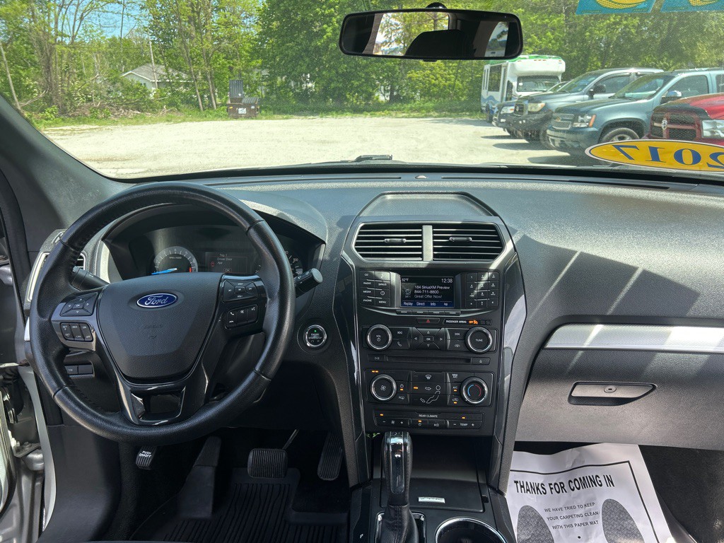 2017 Ford Explorer Image 18