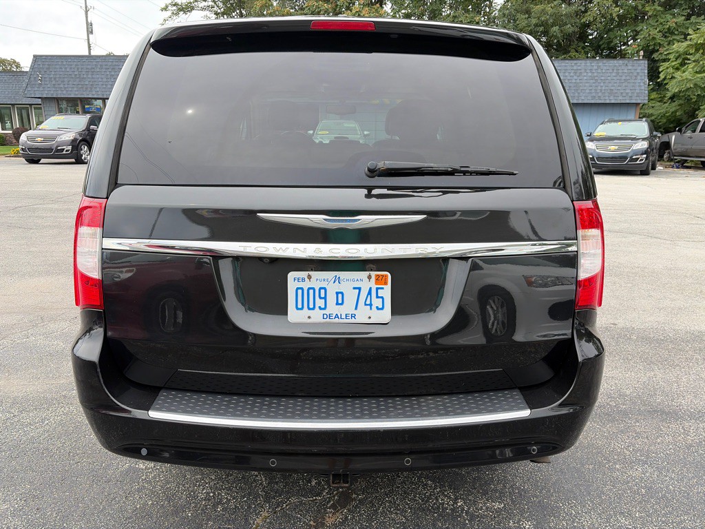 2016 Chrysler Town & Country Image 5