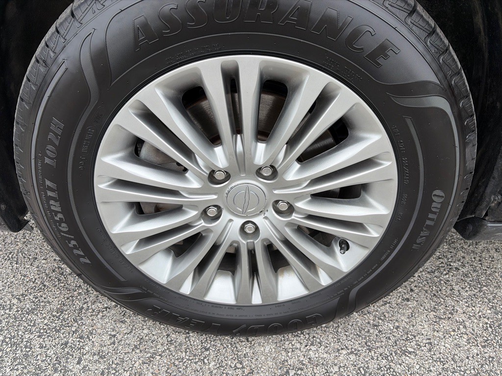 2016 Chrysler Town & Country Image 9