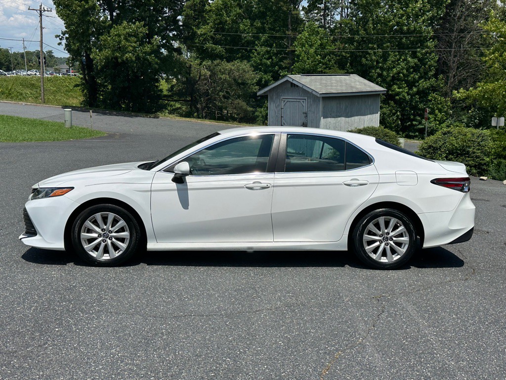 2018 Toyota Camry Image 2