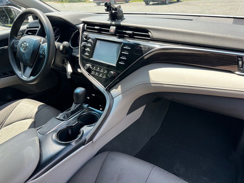 2018 Toyota Camry Image 14