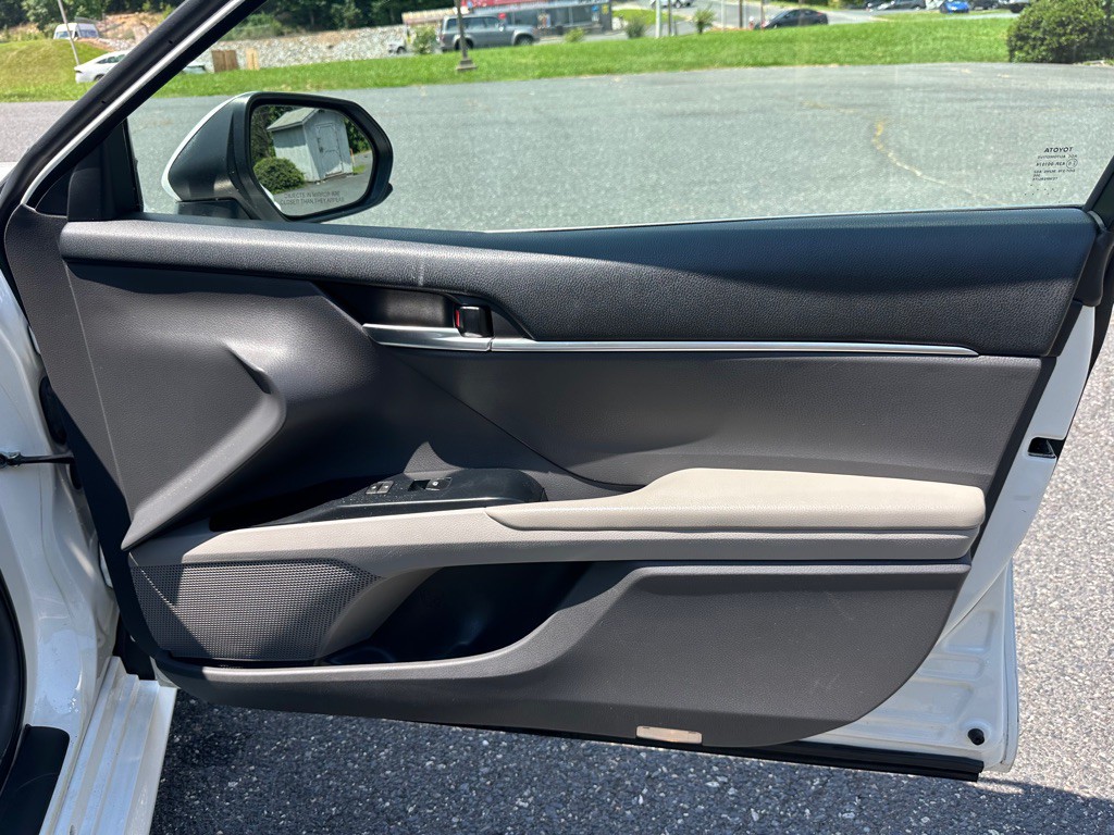 2018 Toyota Camry Image 15