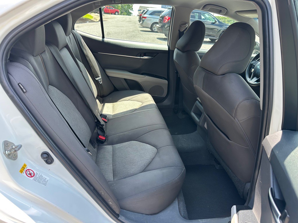 2018 Toyota Camry Image 17