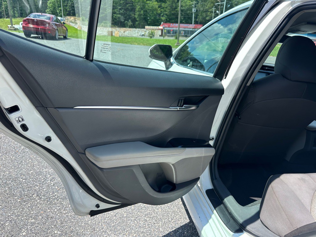 2018 Toyota Camry Image 18
