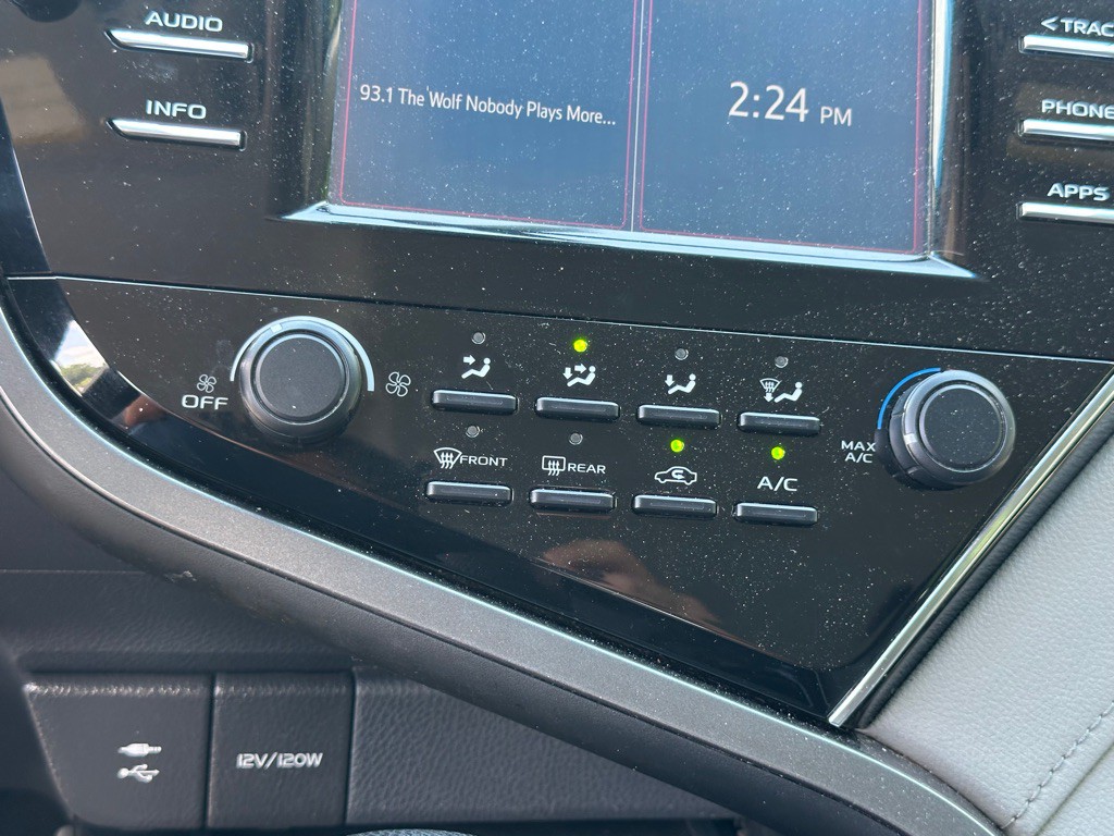 2018 Toyota Camry Image 24
