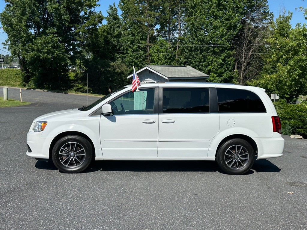 2017 Dodge Grand Caravan Image 2