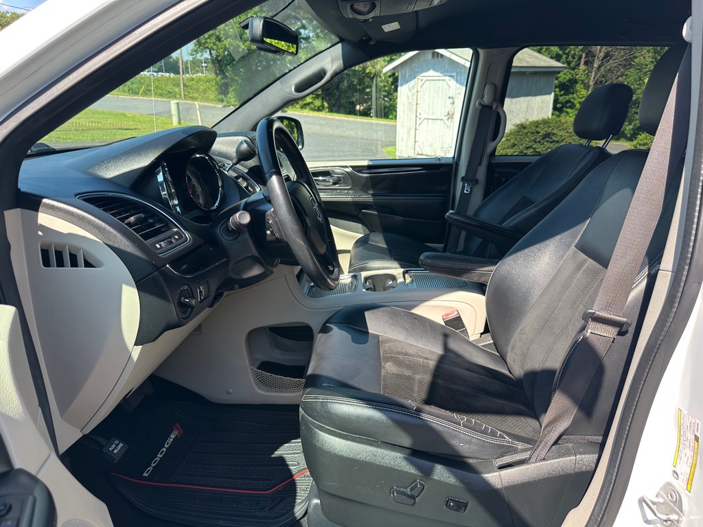 2017 Dodge Grand Caravan Image 11