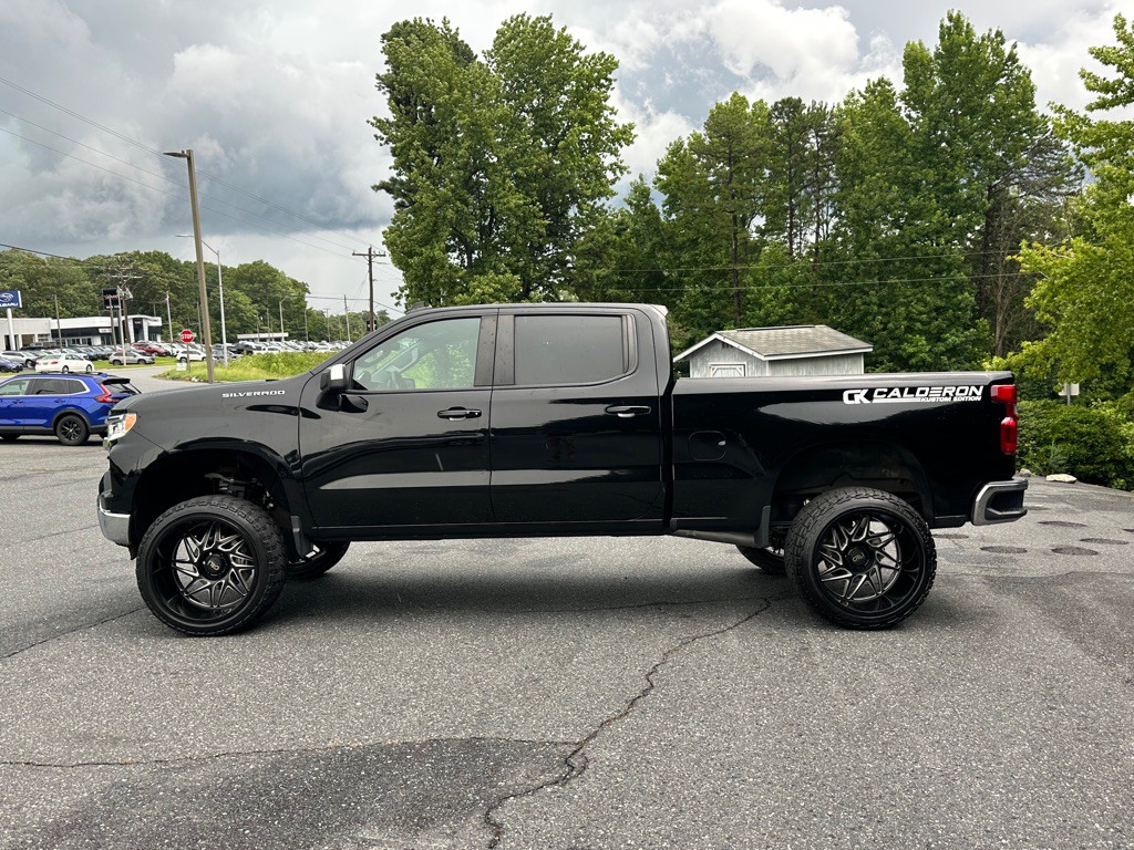 2023 Chevrolet Silverado 1500 Image 2