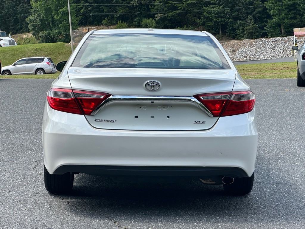 2017 Toyota Camry Image 4