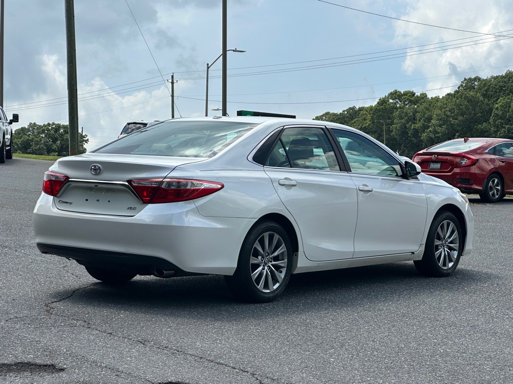 2017 Toyota Camry Image 5