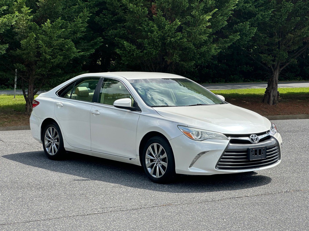 2017 Toyota Camry Image 7