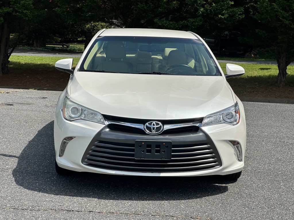 2017 Toyota Camry Image 8