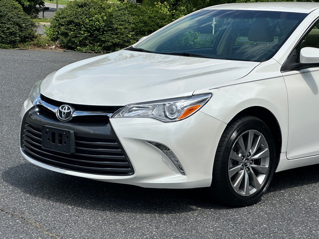 2017 Toyota Camry Image 9