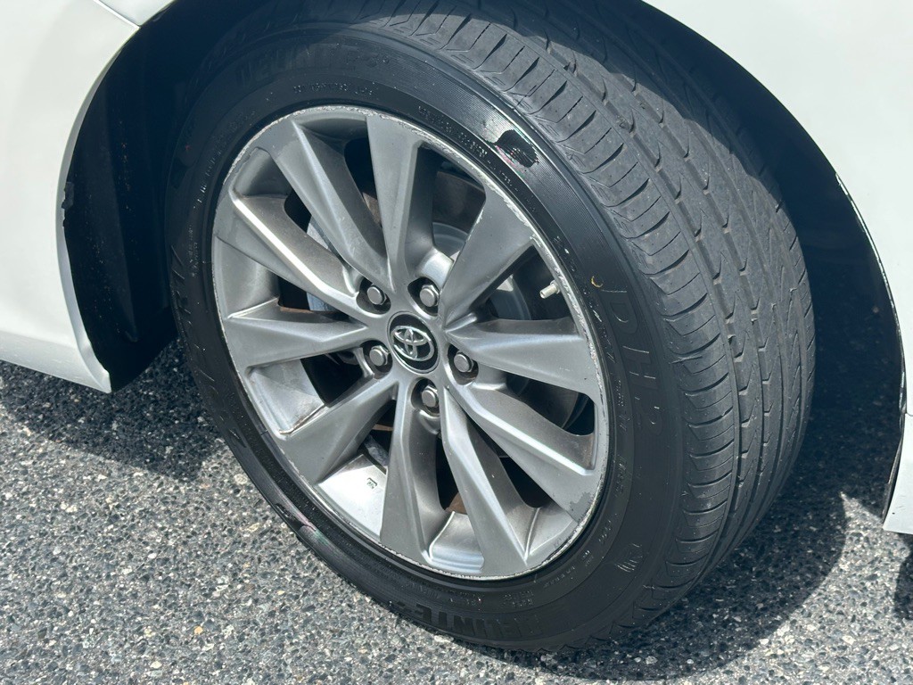 2017 Toyota Camry Image 10