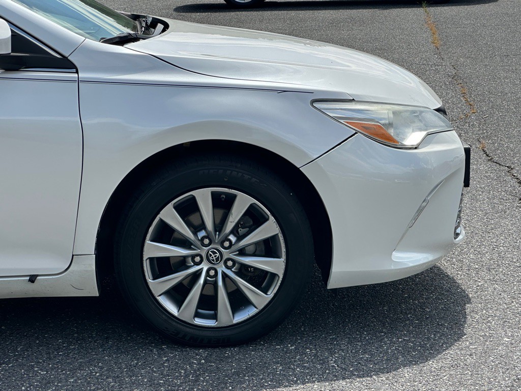 2017 Toyota Camry Image 13