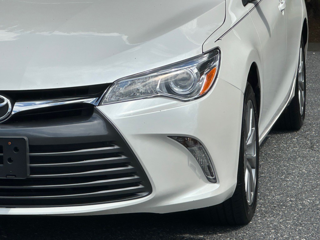 2017 Toyota Camry Image 14