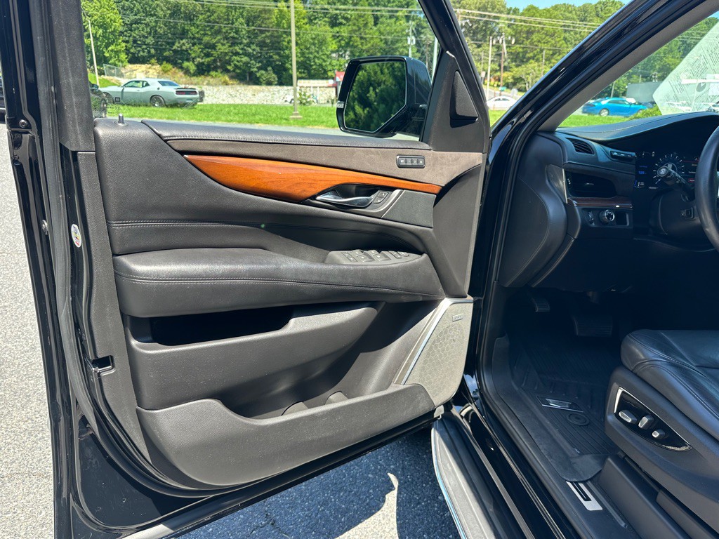 2018 Cadillac Escalade Image 14