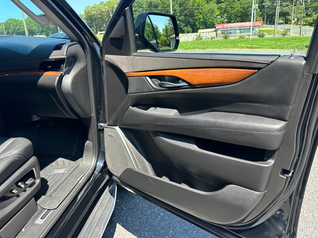 2018 Cadillac Escalade Image 17