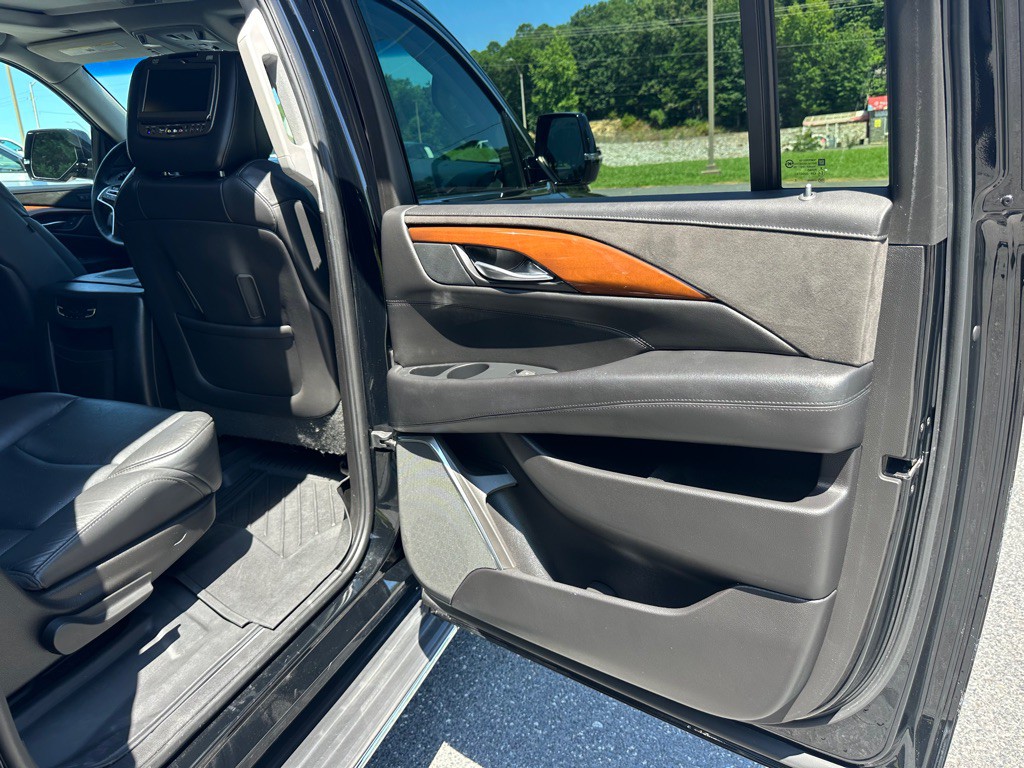 2018 Cadillac Escalade Image 18