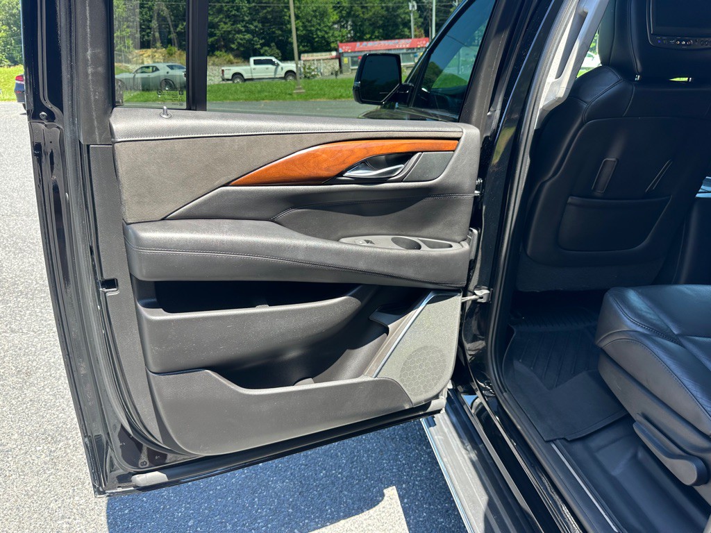 2018 Cadillac Escalade Image 21