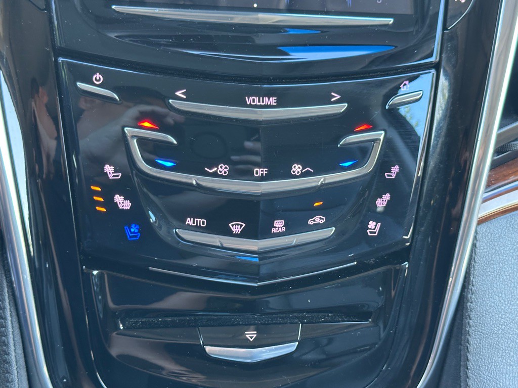 2018 Cadillac Escalade Image 29
