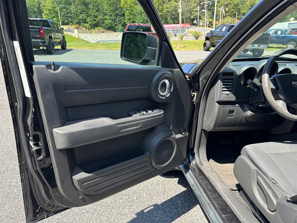 2011 Dodge Nitro Image 11