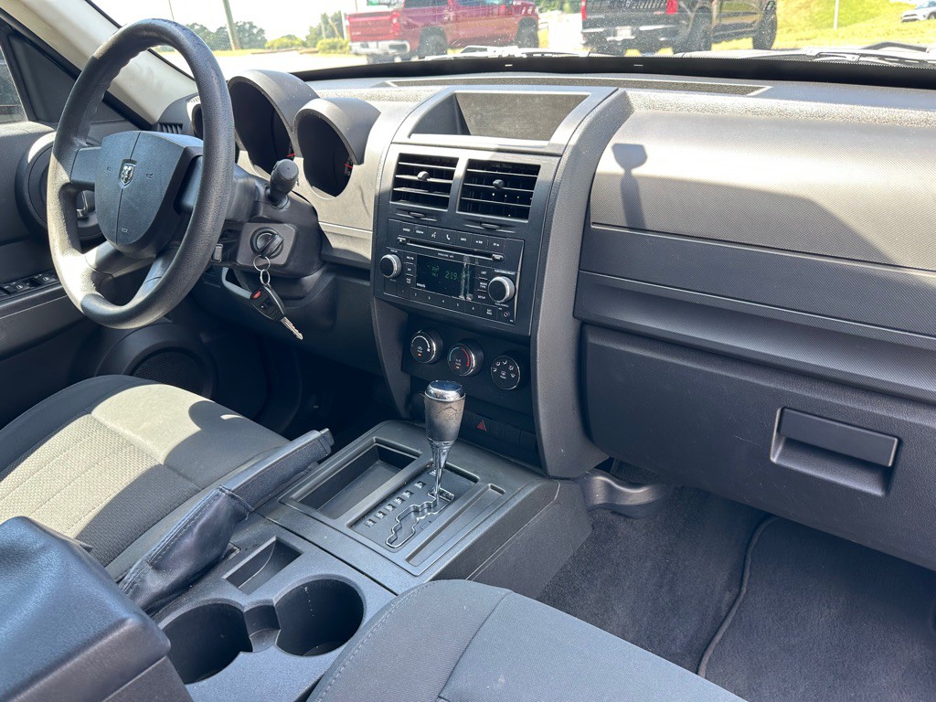 2011 Dodge Nitro Image 13