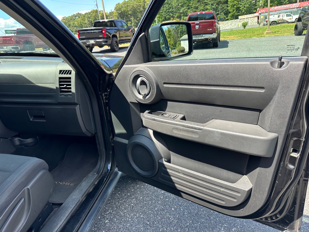 2011 Dodge Nitro Image 14