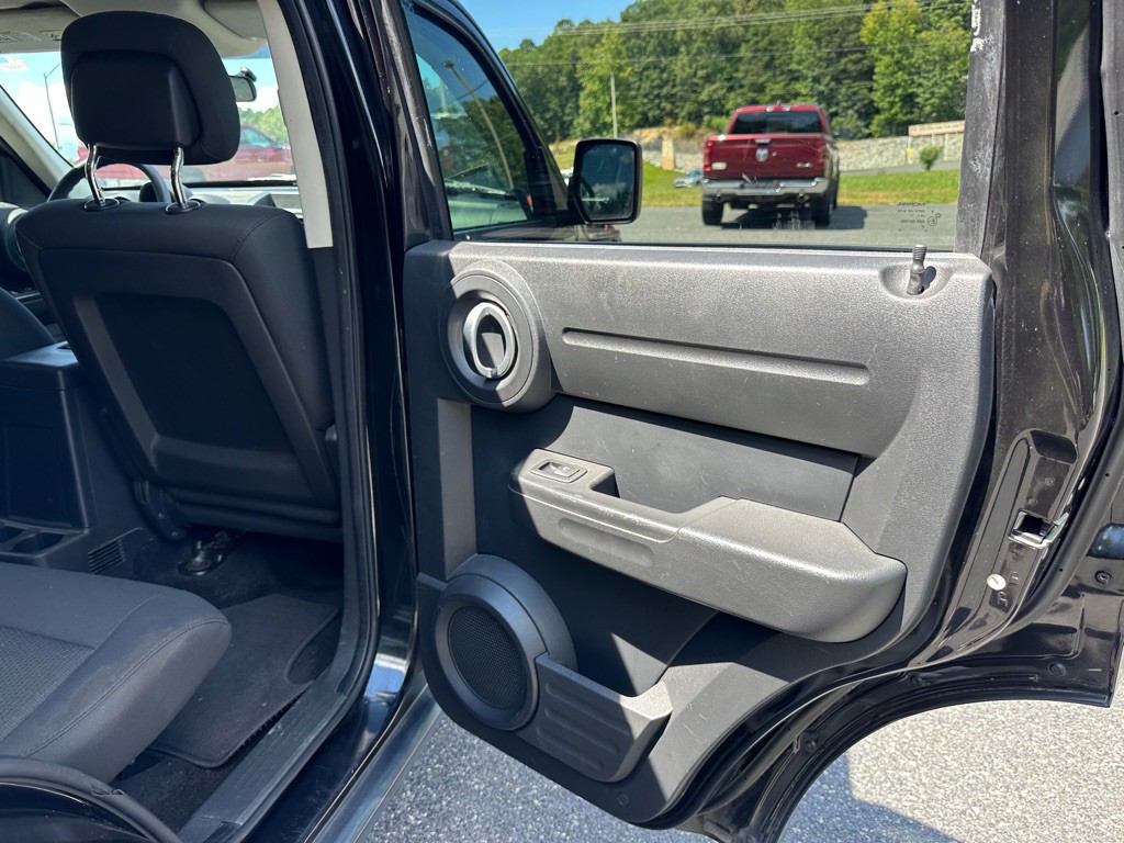 2011 Dodge Nitro Image 15